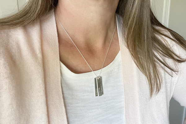 Vertical Name Bars Necklace (Three Bars)