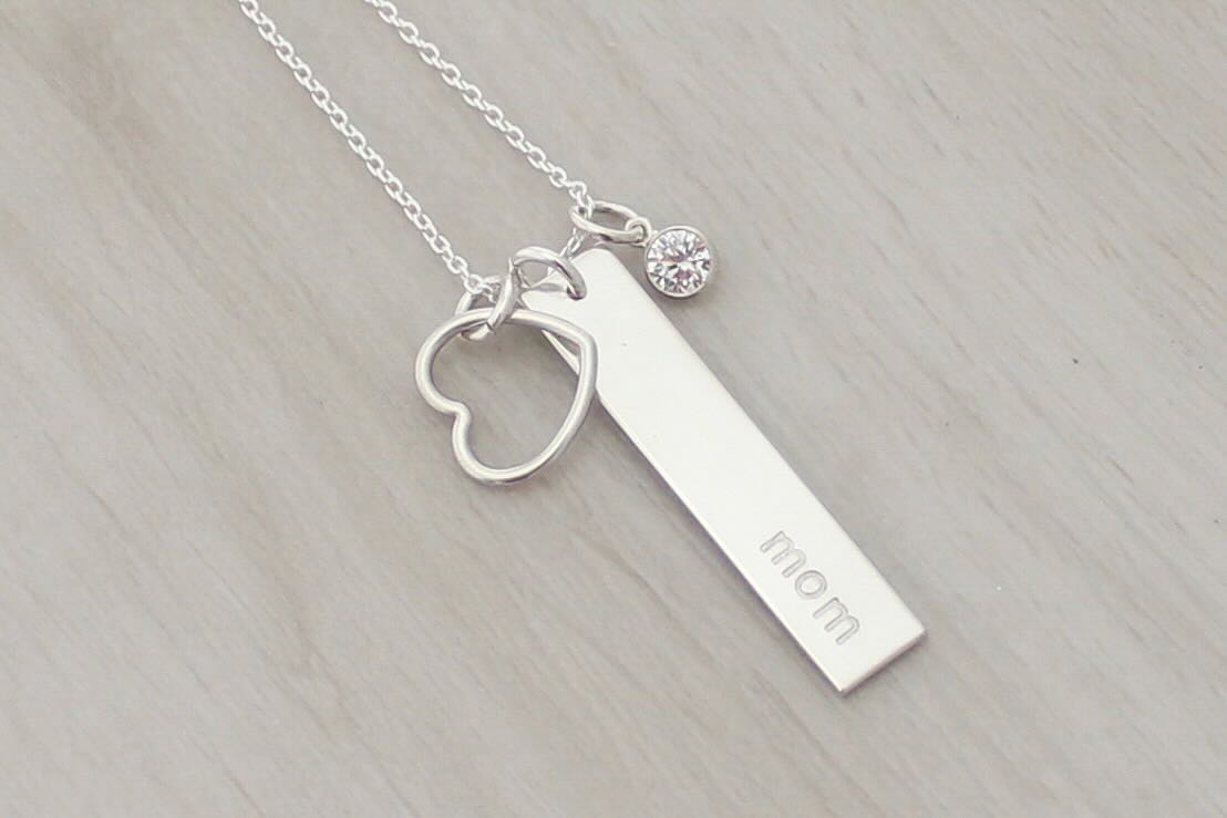 Mom Bar Necklace with an Open Heart (or Nana, Mama, Grandma, Oma, Nonna ...)